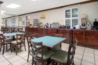 Days Inn by Wyndham Natchez - Natchez - 3