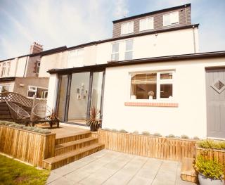 Stunning Coastal Retreat Whitley Bay Sleeps 9 - Whitley Bay - 1