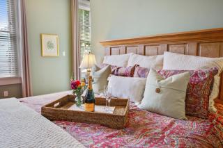 Maison Perrier Bed & Breakfast - 8