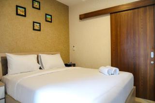 Minimalist and Comfy 1BR Grand Kamala Lagoon Apartment By Travelio - Bekasi - 2