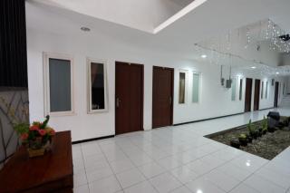 RedDoorz near Plaza Simpang Lima - Semarang - 6
