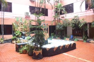 RedDoorz Plus near RSCM Jakarta - Jakarta - 6