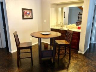 Private Bedroom Suite - Communal House near Integris - 3