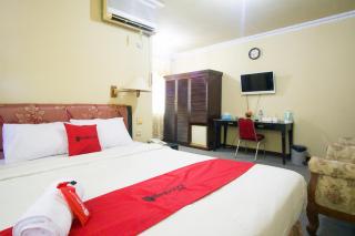 RedDoorz plus near Pelabuhan Bitung - Bitung - 0
