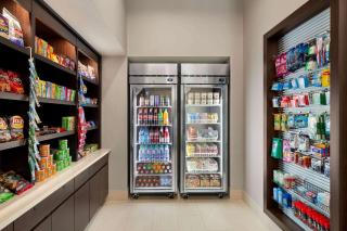 La Quinta Inn & Suites by Wyndham Burlington - Burlington - 4