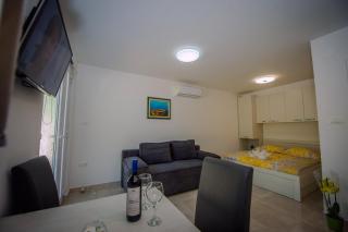 Apartment Hrvoje - Studio Bombon - Zagvozd - 2