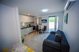 Apartment Hrvoje - Studio Bombon - Zagvozd - 0