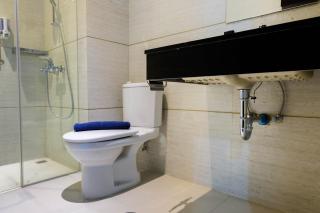 Modern and Cozy 1BR Brooklyn Alam Sutera Apartment By Travelio - 3