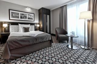 Red Baron Hotel & Restaurant - Świdnica - 9