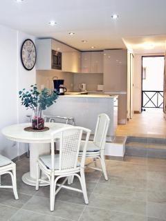 2 min Walk to Beach - Private Solarium Bungalow - 8