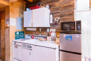 The Firehouse at Creekside Camp & Cabins - Marble Falls - 3