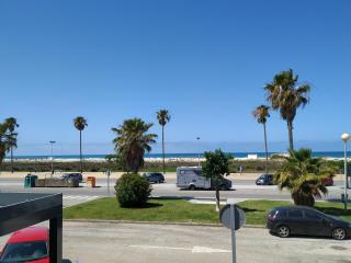 Apartamento primera linea de playa con gran patio, consultar disponibilidad de aparcamiento - 3