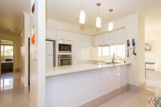 Gorgeous 4 Bed Beachside Apartment - Diamond Beach Resort - 4