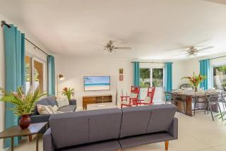 New 3-bed on Hip Strip, Beach access, Sleeps 8 - 7