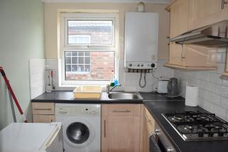 Two Bedroom Flat St Andrews Road - London - 6