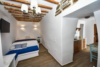 CHARMING 2BR Hilltop Serenity Suite, Lively Greek Village - Triandáros - 4