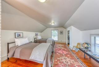 Cosmos Corner House - Fredericksburg - 1
