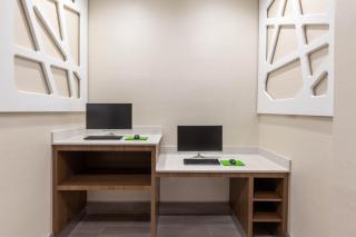 La Quinta Inn & Suites by Wyndham Lafayette Oil Center - Lafayette - 3