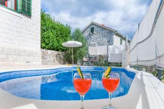 Villa Holiday home Zvecanje - 1