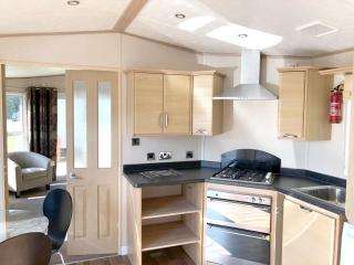 Gold Standard Caravan on South View Park - Skegness - 3