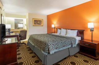 Travelodge by Wyndham South Holland - 9