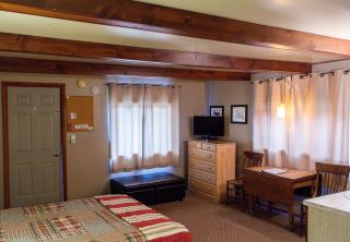 High Country Motel and Cabins - 3