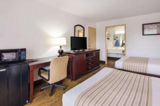 Econo Lodge Marion I-81 - Marion - 5