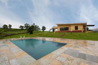 StayVista's Shivom Villa 8 - A Serene Escape with Views of the Valley and Lake - Lonavla - 9