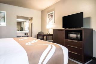 Quality Inn & Suites Bainbridge Island - Winslow - 8
