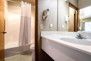 Quality Inn & Suites Bainbridge Island - Winslow - 4