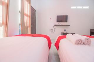 RedDoorz near Jatinangor Town Square - Jatinangor - 1