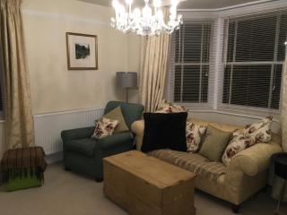 Cool and tranquil double bedroom en-suite with cosy private lounge and separate entrance - Henley-on-Thames - 3