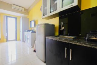 Modern and Comfy Studio Tamansari Sudirman Apartment By Travelio - Jakarta - 3