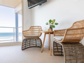 Bayview Beachfront Apartment - 9