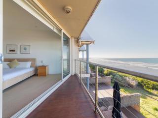 Bayview Beachfront Apartment - 3
