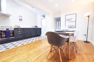 Railway Street by Switchback Stays - 6