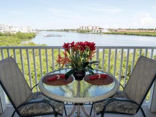 Gulf Retreat 2: Magnificent Water Views, Steps to Beach, None Cleaner, None Nicer! - Clearwater Beach - 0