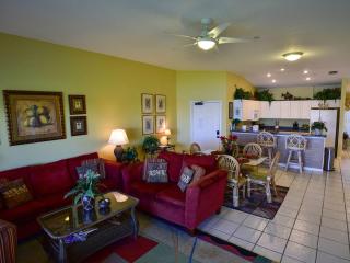 Gulf Retreat 2: Magnificent Water Views, Steps to Beach, None Cleaner, None Nicer! - Clearwater Beach - 7