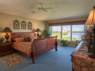 Gulf Retreat 2: Magnificent Water Views, Steps to Beach, None Cleaner, None Nicer! - 2