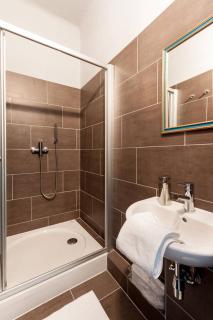 Europe Heart Apartment for 9 - Budapest - 7