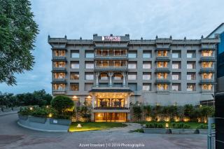 Clarks Inn Suites Raipur - Raipur - 9
