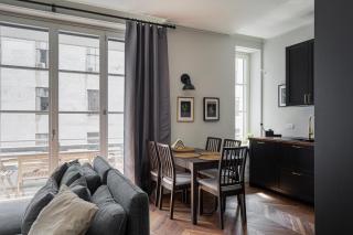 Wide and Bright two bedroom apartment- Via Freguglia - Milano - 3