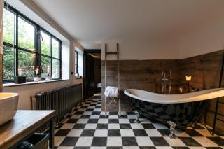 Room No. 35 - 9