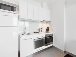 Docklands Private Collection - City Harbour Apartments - 4