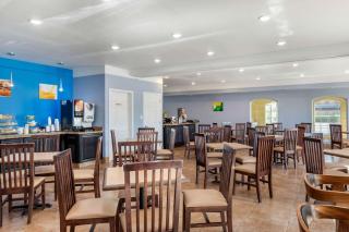 Quality Inn & Suites at The Outlets Mercedes-Weslaco - Mercedes - 1