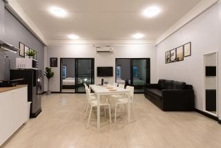U2 Large 2 Bedrooms 100m to BTS station - Bangkok - 0