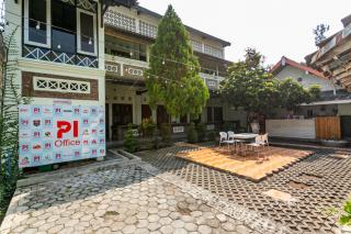 RedDoorz Plus near Taman Sari 2 - Yogyakarta - 6