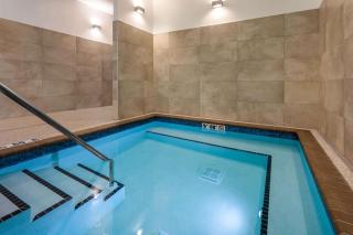 Days Inn & Suites by Wyndham Duluth by the Mall - 7