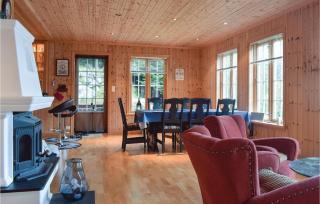 4 Bedroom Cozy Home In Farsund - Farsund - 8