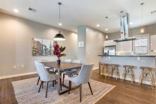 Two-level Spacious Villas with Amenities - New Orleans - 1